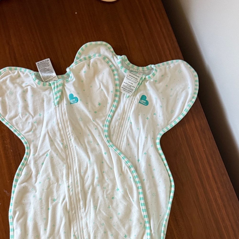 Love to Dream Kids Swaddle - White with Green Stars SZ Newborn 2 bundle